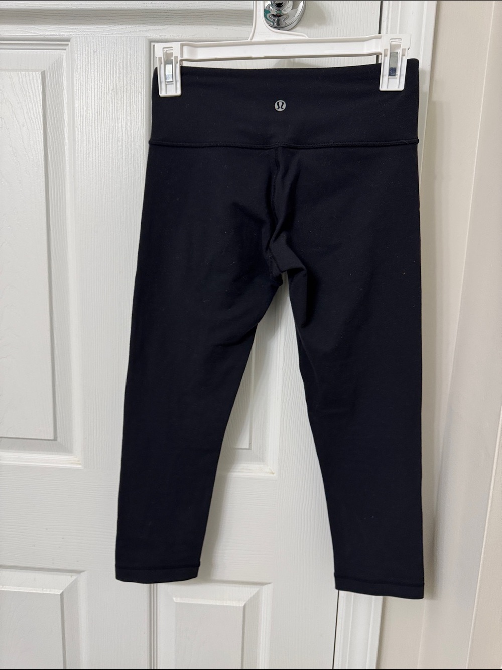 lululemon athletica Women’s Cropped Black Performance Leggings - High Waist - Picture 2 of 3